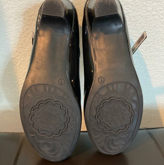 Black Patent Shoes for Girls - Picture 3 of 5